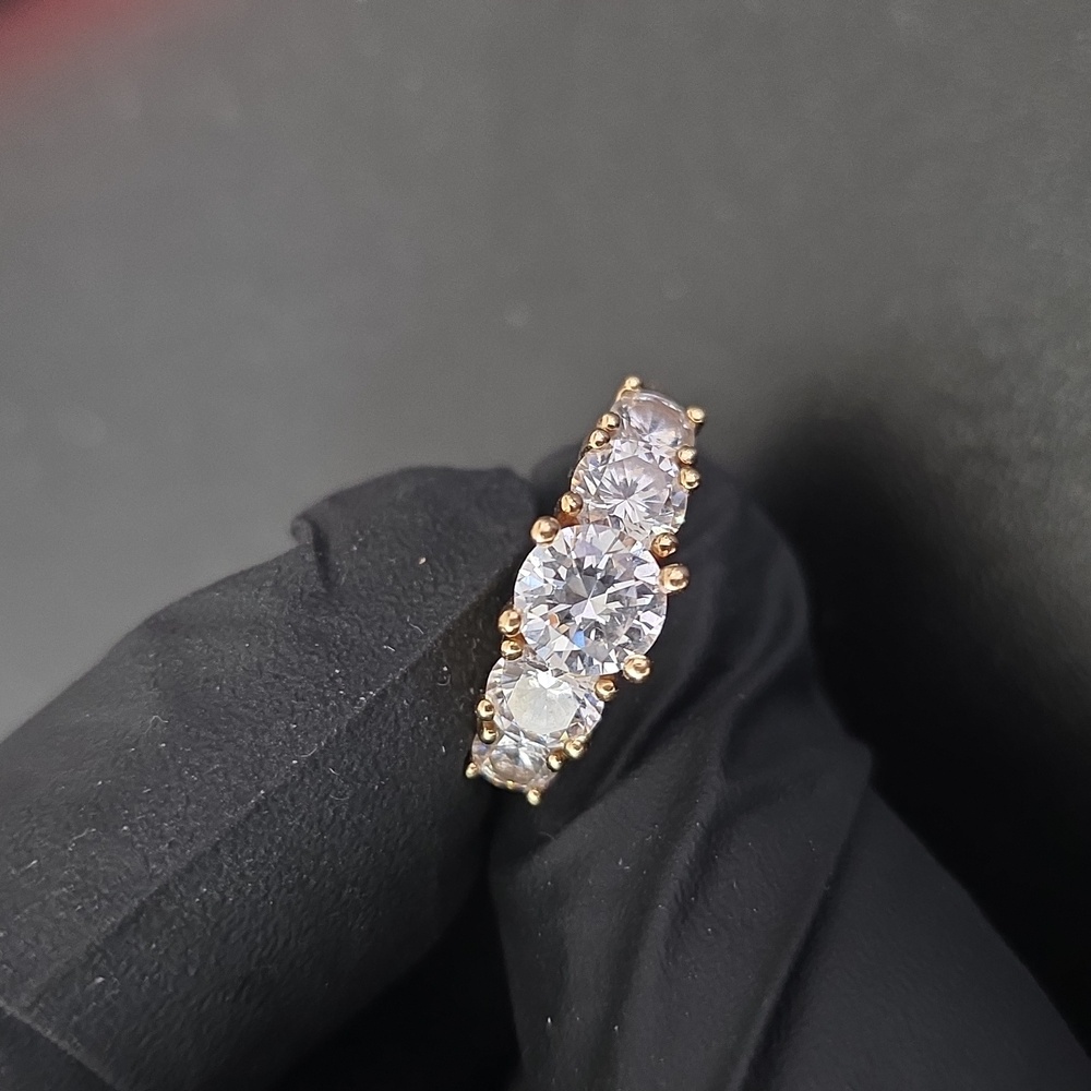 Watch Video / 14k Gold 5 Solitaire Bling Ring